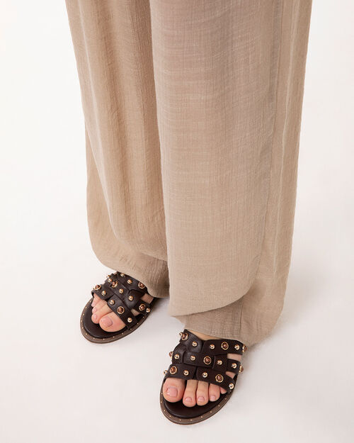 Sandali bassi testa di moro con borchie, DK BROWN