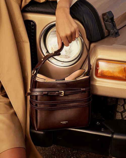 Borsa a mano testa di moro con design elegante, DK BROWN
